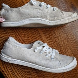 Roxy tan shoes